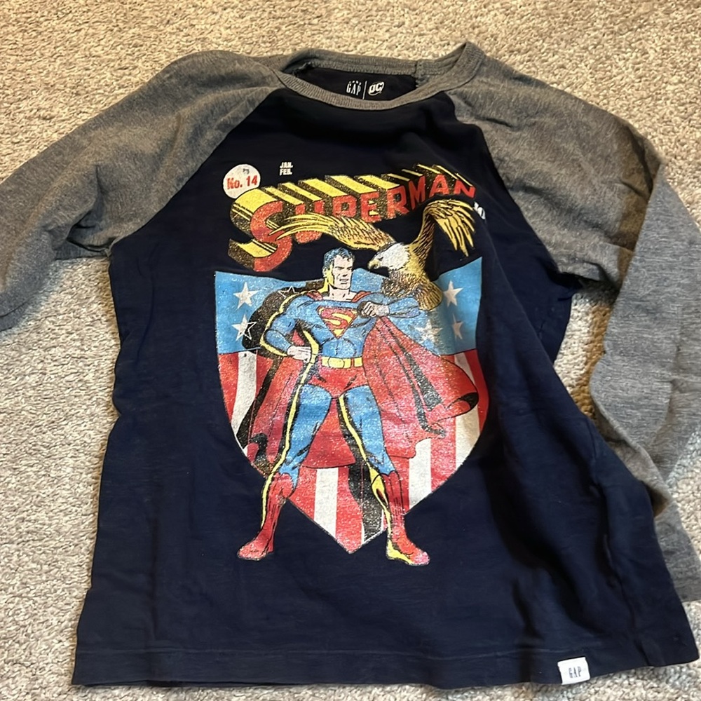 Gap boy size 5T Batman and supermann long sleeve shirt barely worn - Picture 4 of 5